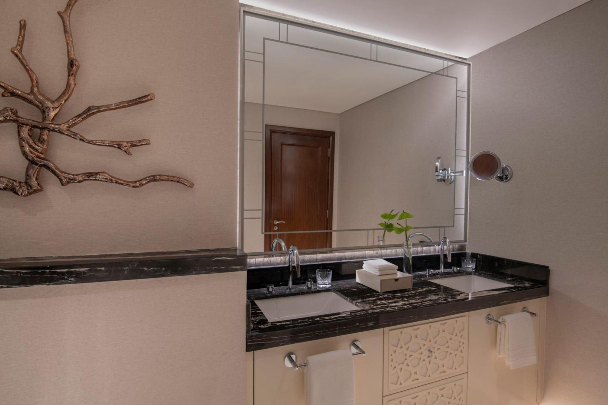 The St. Regis Marsa Arabia Island, The Pearl Qatar Hotel Doha Bagian luar foto